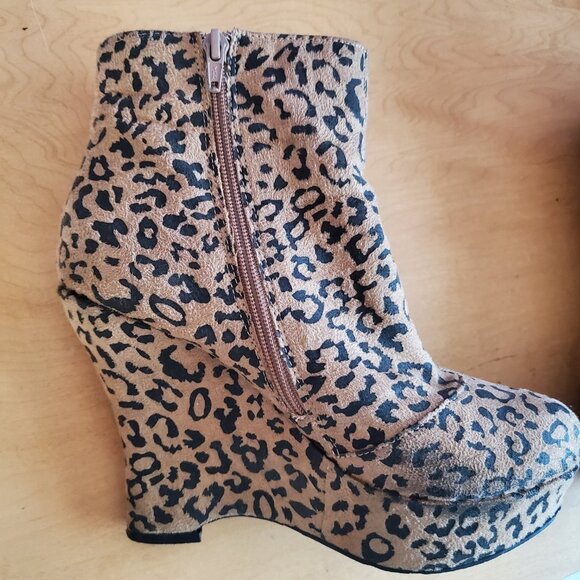 Leopard Print Boots - Picture 3 of 5